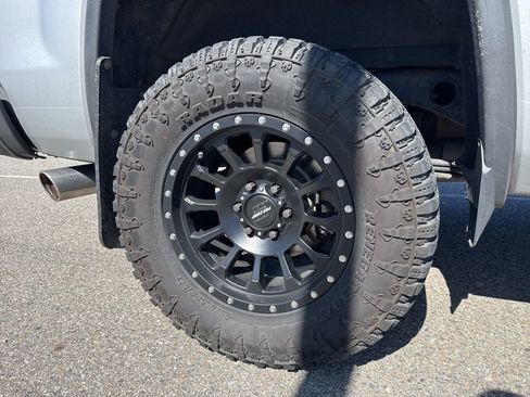 Used 2018 GMC Sierra 1500 SLE w/ Suspension Package, Off-Road image 4