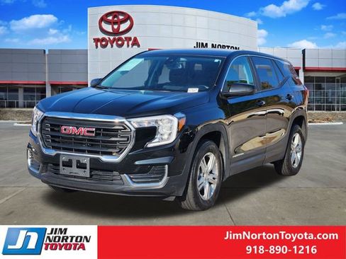 Used 2024 GMC Terrain SLE image 3
