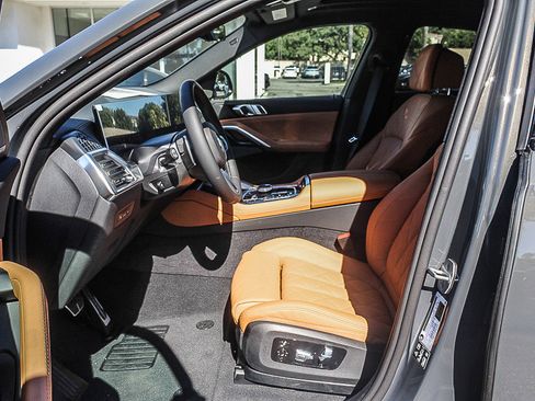 New 2026 BMW X6 xDrive40i w/ Executive Package image 17