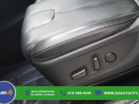 Used 2020 Hyundai Santa Fe SEL w/ Convenience + Premium Package FWD image 18
