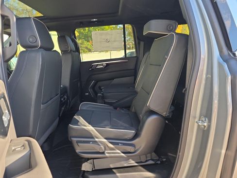 New 2026 Chevrolet Suburban Premier w/ Sun And Tow Package AWD/4WD image 16