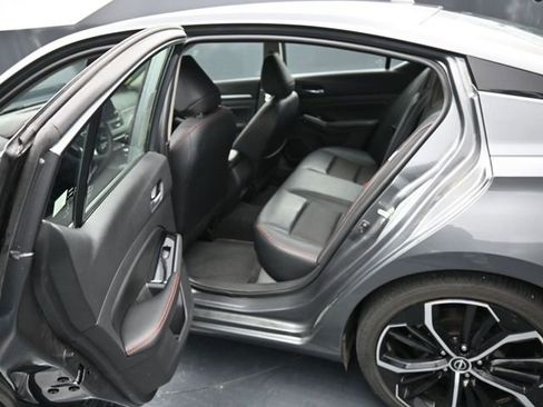 Used 2025 Nissan Altima 2.5 SR FWD image 33
