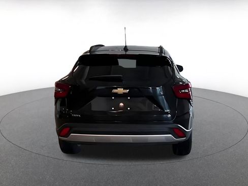Used 2025 Chevrolet Trax LT w/ LT Convenience Package image 12