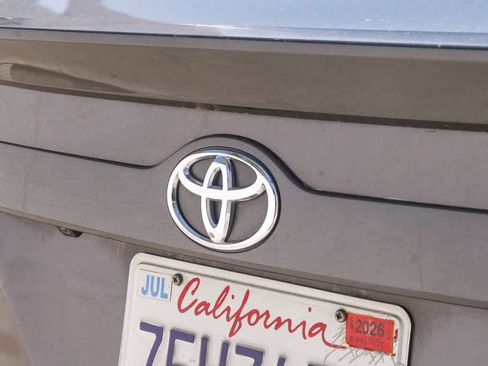 Used 2014 Toyota Camry SE FWD image 11