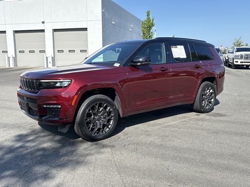 Used 2023 Jeep Grand Cherokee L Summit AWD/4WD image 5