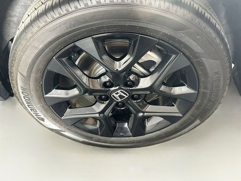 Used 2025 Honda HR-V Sport image 11