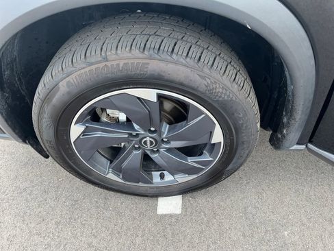 Used 2024 Nissan Rogue SV FWD image 33