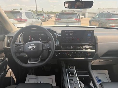 Used 2026 Nissan Pathfinder SL AWD/4WD image 14
