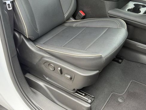 Used 2024 GMC Yukon XL SLT RWD image 19