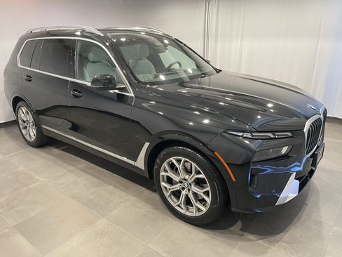 Used 2026 BMW X7 xDrive40i w/ Premium Package AWD/4WD image 3
