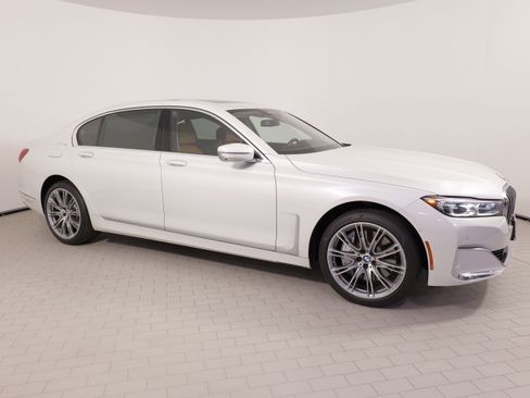 Used 2020 BMW 750i xDrive w/ Executive Package AWD/4WD image 8