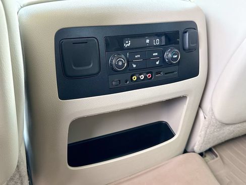 Used 2015 GMC Yukon Denali w/ Touring Package AWD/4WD image 30