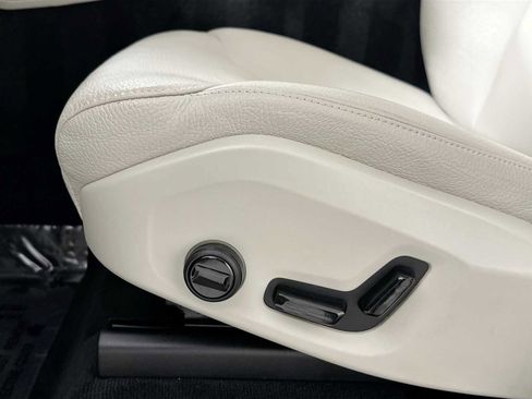 Used 2025 Volvo XC90 B6 Plus w/ Protection Package Premier image 18