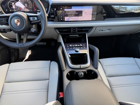 Certified 2026 Porsche Cayenne AWD/4WD image 17