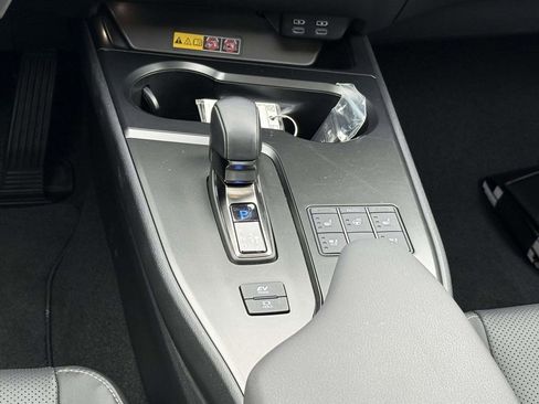 Used 2025 Lexus UX 300h AWD image 19