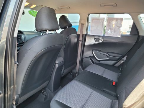 Used 2025 Kia Soul LX w/ LX Technology Package FWD image 13