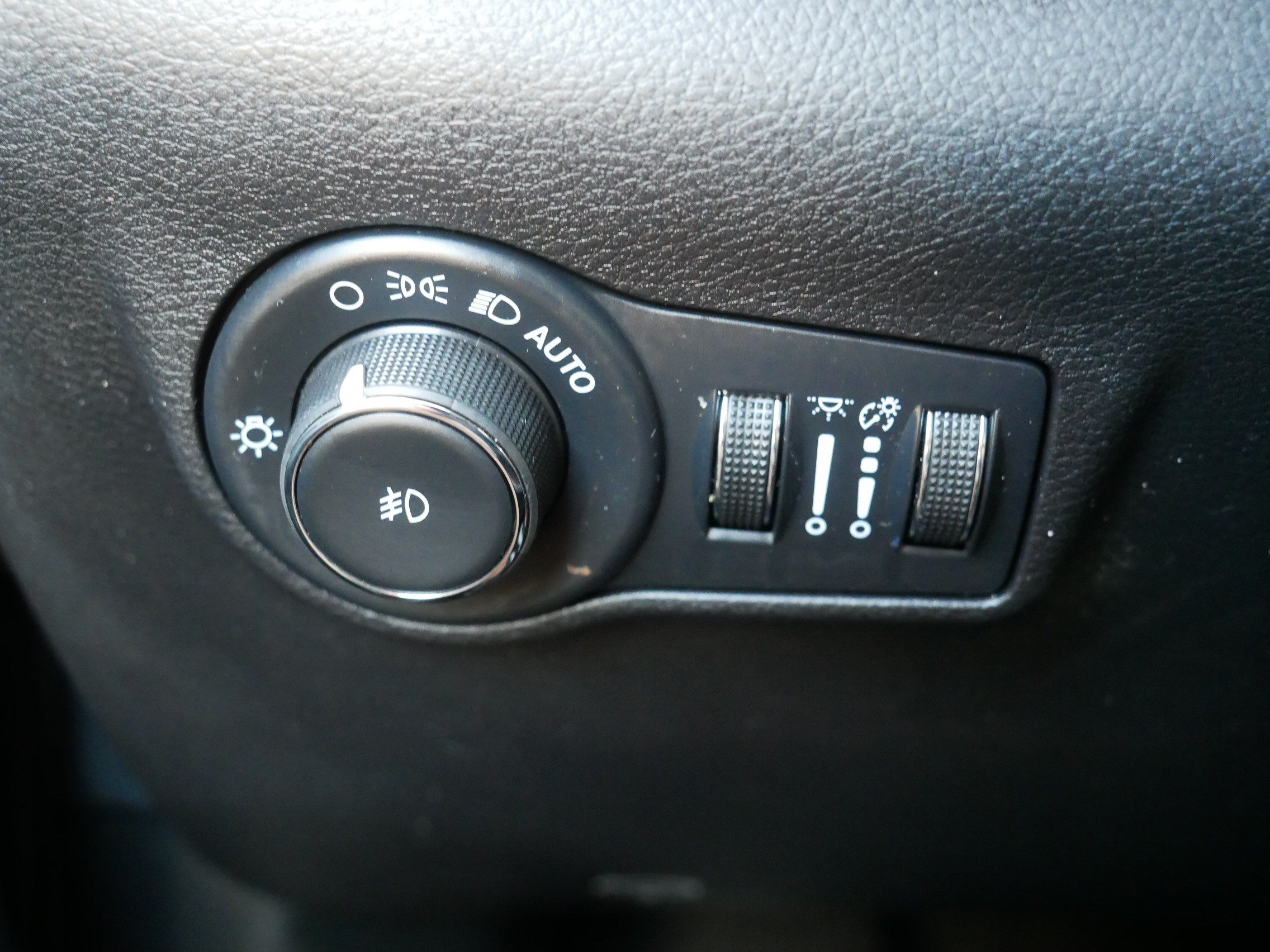 Used 2023 Jeep Compass Latitude w/ Convenience Group AWD/4WD image 24
