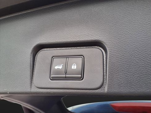 Used 2023 Nissan Rogue SL w/ SL Premium Package image 10