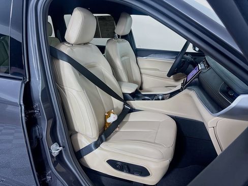 Used 2024 Jeep Grand Cherokee Limited RWD image 28