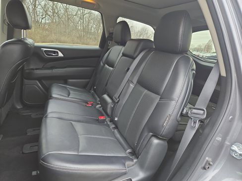 Used 2020 Nissan Pathfinder Platinum image 28