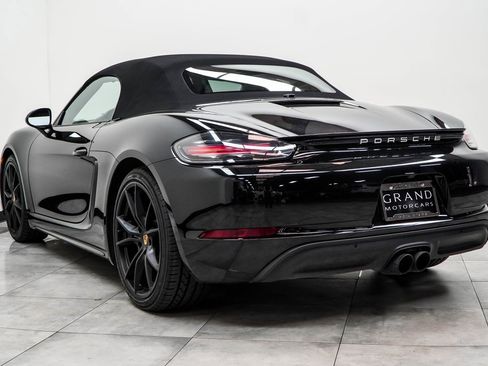 Used 2021 Porsche 718 Boxster image 12