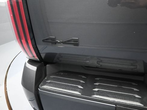 Used 2023 Toyota Tundra Platinum image 5