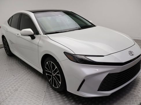 Certified 2025 Toyota Camry XLE FWD image 6