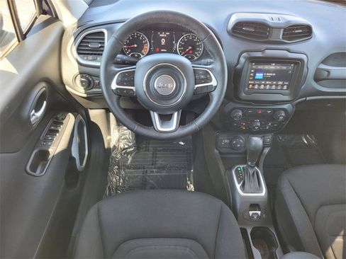 Used 2020 Jeep Renegade Latitude w/ Cold Weather Group image 9