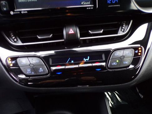 Used 2018 Toyota C-HR XLE image 33