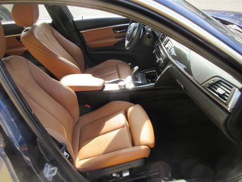 Used 2018 BMW 330i xDrive Sedan w/ Convenience Package image 21