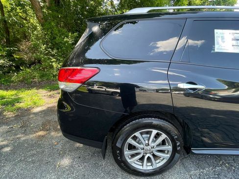 Used 2015 Nissan Pathfinder SV AWD/4WD image 8