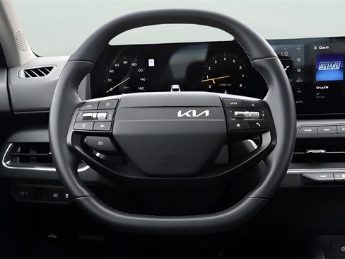 Used 2025 Kia K4 EX image 16