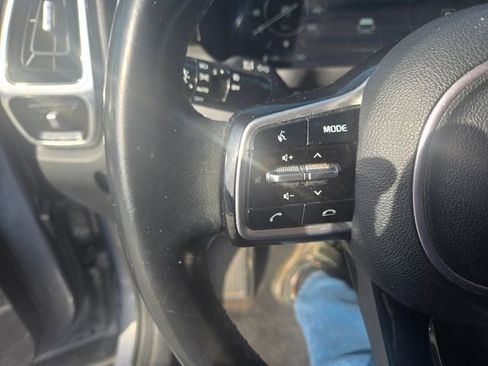 Used 2023 Kia Sorento SX AWD/4WD image 15