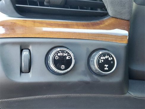 Used 2017 Cadillac Escalade ESV 4WD image 30