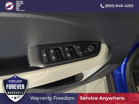 Used 2023 Hyundai Venue SEL FWD image 18