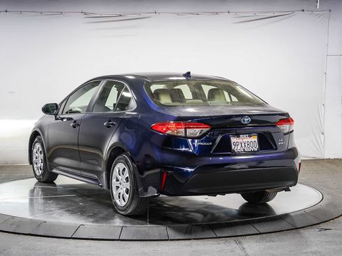 Certified 2025 Toyota Corolla LE FWD image 2