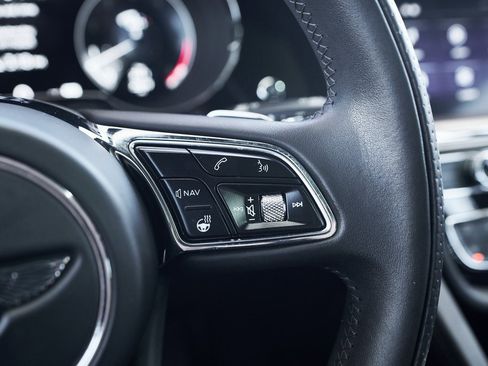 Used 2022 Bentley Bentayga image 42