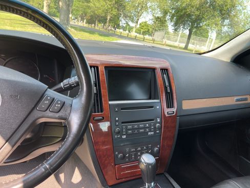 Used 2006 Cadillac STS V8 w/ Preferred Equipment Group RWD image 40
