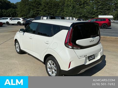 Used 2025 Kia Soul LX w/ LX Technology Package FWD image 3