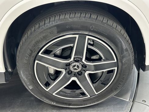 Certified 2025 Mercedes-Benz GLC 300 4MATIC image 13