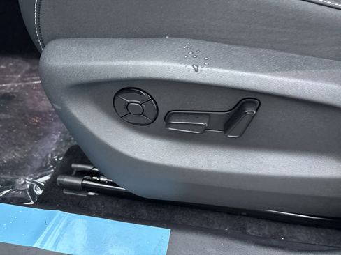 New 2026 Volkswagen Tiguan SE R-Line image 10