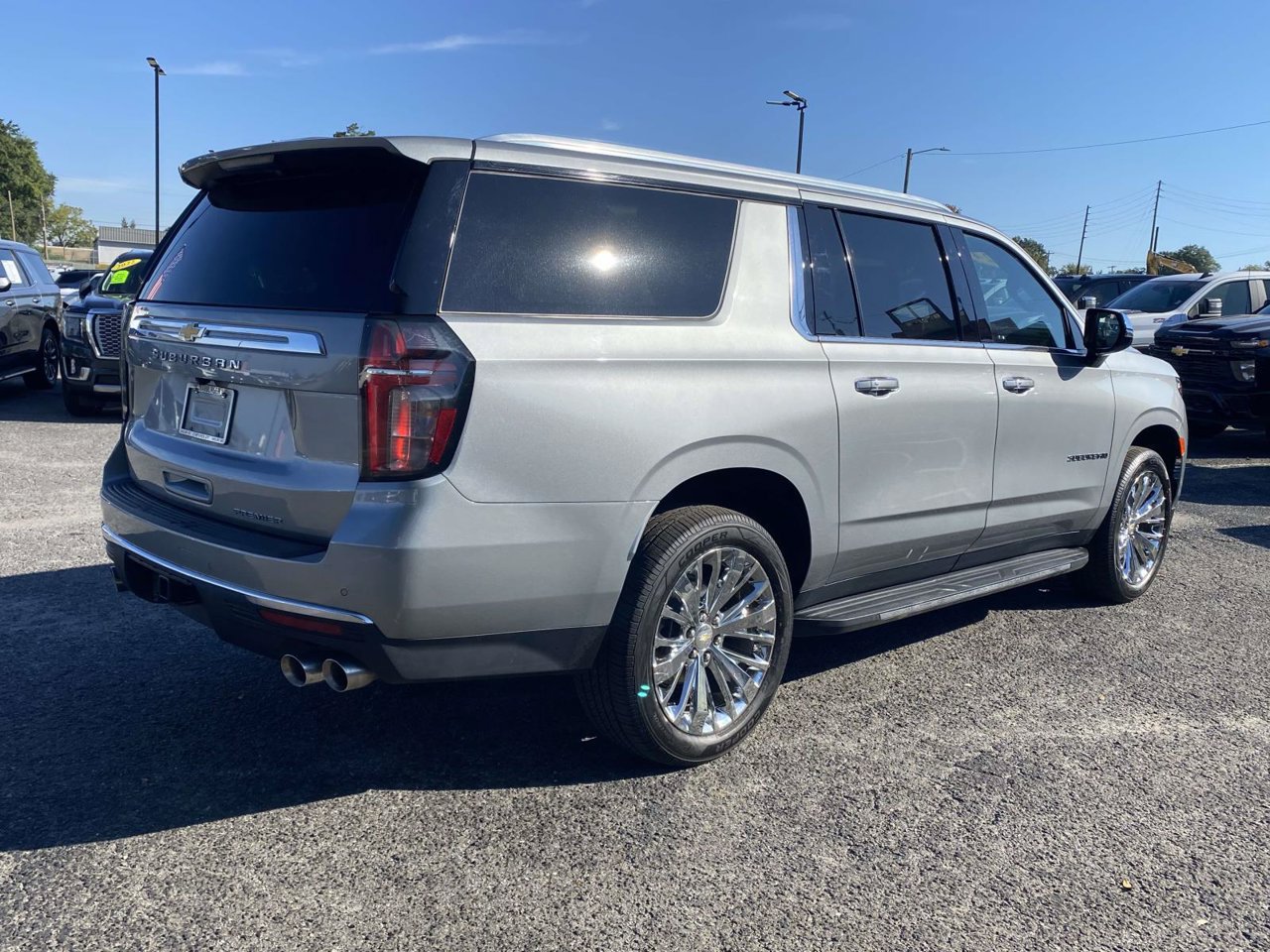 Used 2024 Chevrolet Suburban Premier RWD image 7