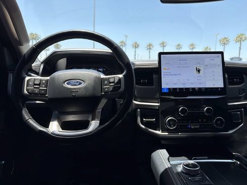 Used 2022 Ford Expedition XLT RWD image 11