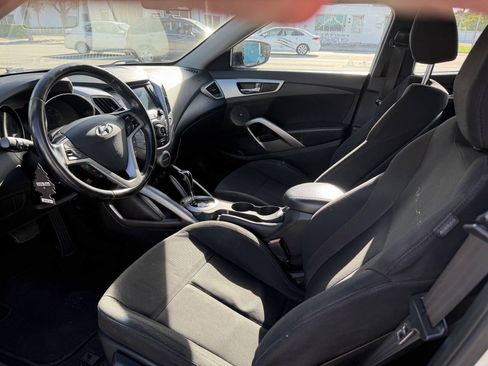 Used 2017 Hyundai Veloster FWD image 11