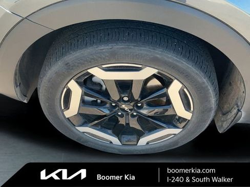 Used 2024 Kia Telluride S w/ S Sunroof Package FWD image 9