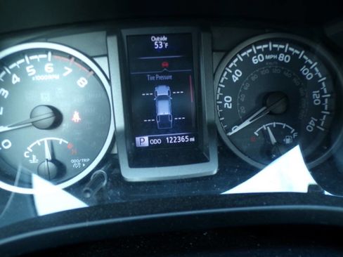 Used 2017 Toyota Tacoma TRD Off-Road w/ Premium & Technology Package image 12