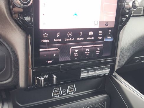 New 2026 RAM 2500 Laramie AWD/4WD image 18