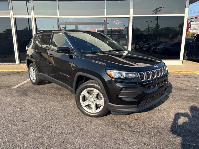 Used 2023 Jeep Compass Sport AWD/4WD image 2