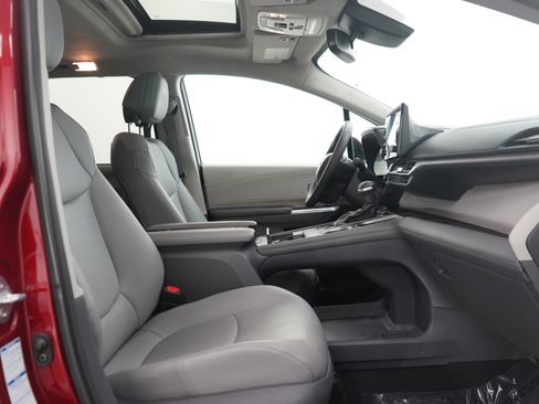 Used 2021 Toyota Sienna XLE image 11