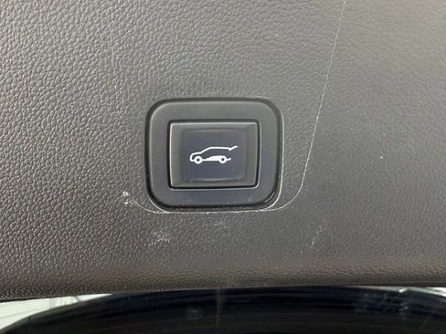 Used 2021 Chevrolet Traverse LT FWD image 8